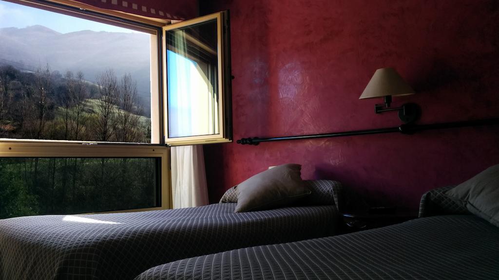 Hotel Lena Pola de Lena Zimmer foto