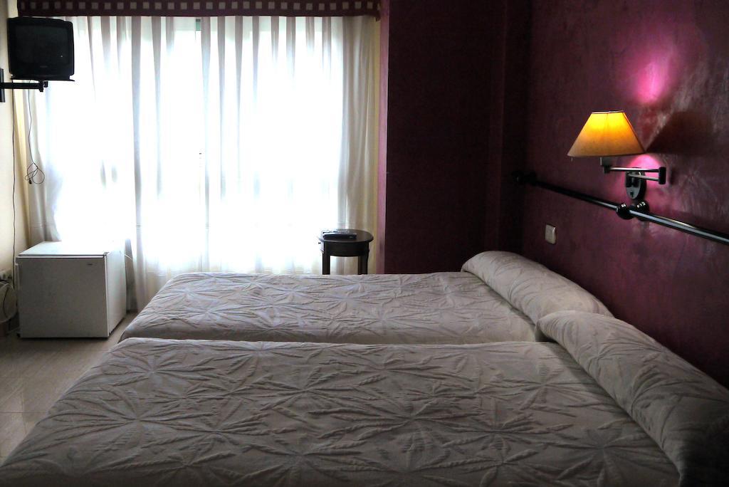 Hotel Lena Pola de Lena Zimmer foto