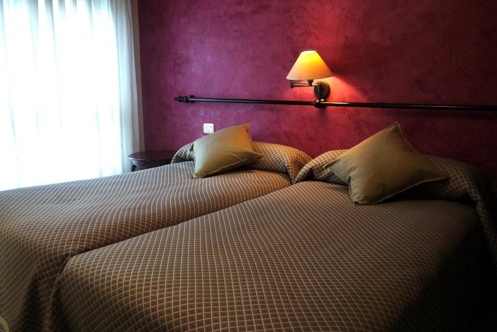 Hotel Lena Pola de Lena Zimmer foto