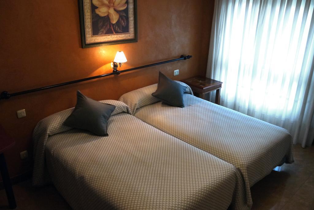 Hotel Lena Pola de Lena Zimmer foto